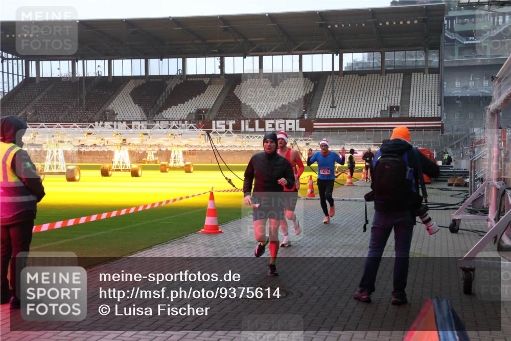 07.12.2025 - St. Pauli X-Mass-Run No. 15 Luisa Fischer http://msf.ph/oto/9375614 07.12.2025 09:53:18 Ziel 1, 1874, 154, 195, 518, 937, 1052, 1241, 1296, 1874, 2034 meine-sportfotos.de