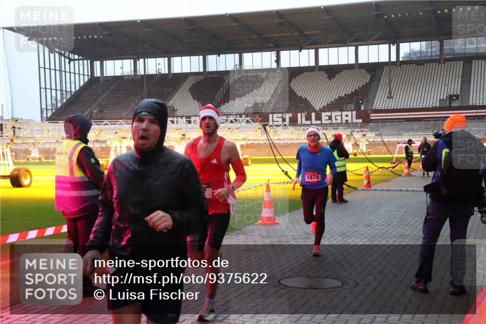 07.12.2025 - St. Pauli X-Mass-Run No. 15 Luisa Fischer http://msf.ph/oto/9375622 07.12.2025 09:53:19 Ziel 1874, 1815, 154, 195, 518, 937, 1052, 1241, 1296, 1874, 2034 meine-sportfotos.de