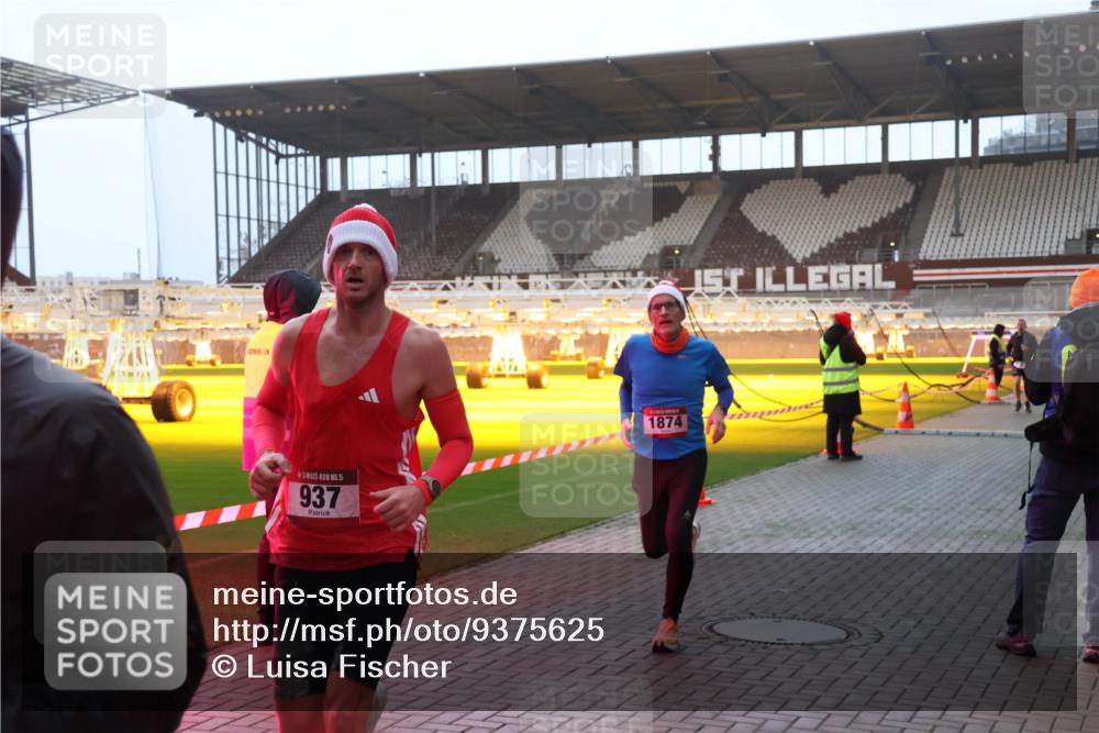 07.12.2025 - St. Pauli X-Mass-Run No. 15 Luisa Fischer http://msf.ph/oto/9375625 07.12.2025 09:53:20 Ziel 15, 937, 1874, 154, 195, 518, 937, 1052, 1241, 1874, 2034 meine-sportfotos.de