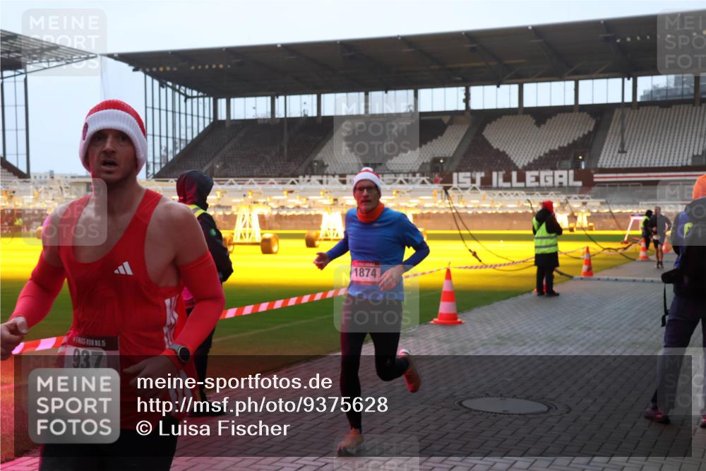 07.12.2025 - St. Pauli X-Mass-Run No. 15 Luisa Fischer http://msf.ph/oto/9375628 07.12.2025 09:53:20 Ziel 15, 937, 1874, 154, 195, 518, 937, 1052, 1241, 1874, 2034 meine-sportfotos.de