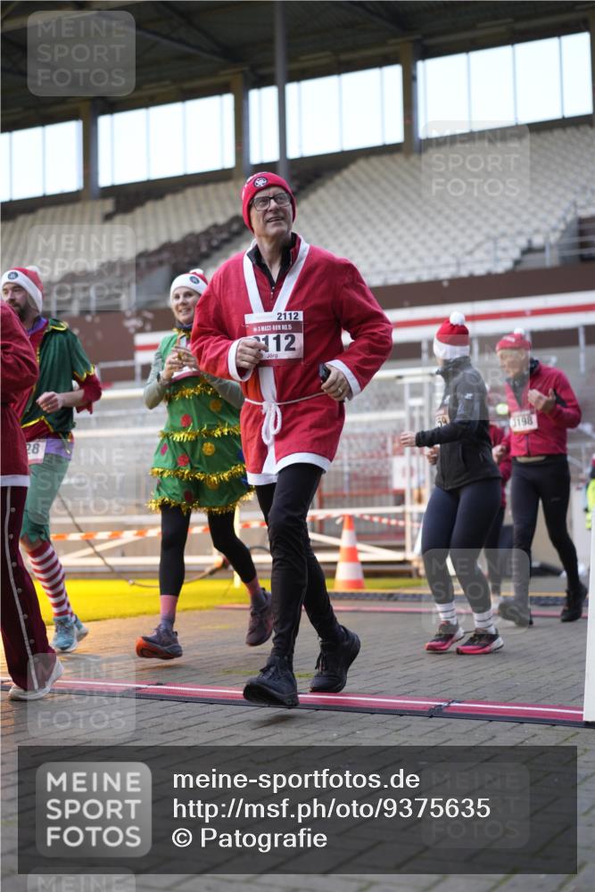 07.12.2025 - St. Pauli X-Mass-Run No. 15 Patografie http://msf.ph/oto/9375635 07.12.2025 10:03:51 Ziel 185, 399, 626, 628, 709, 1027, 1028, 1307, 1394, 1425, 1906, 2110, 2112, 2366, 3198, 3337, 3340, 3359, 3519, 3734, 4151 meine-sportfotos.de