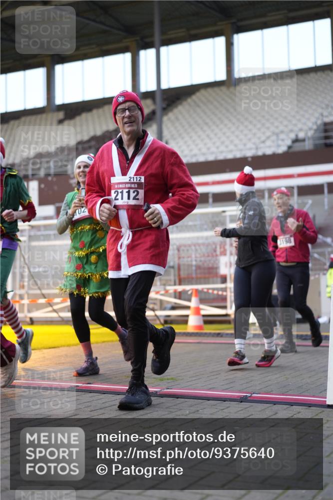 07.12.2025 - St. Pauli X-Mass-Run No. 15 Patografie http://msf.ph/oto/9375640 07.12.2025 10:03:51 Ziel 185, 399, 626, 628, 709, 1027, 1028, 1307, 1394, 1425, 1906, 2110, 2112, 2366, 3198, 3337, 3340, 3359, 3519, 3734, 4151 meine-sportfotos.de