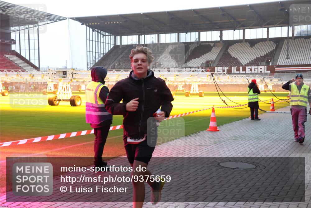 07.12.2025 - St. Pauli X-Mass-Run No. 15 Luisa Fischer http://msf.ph/oto/9375659 07.12.2025 09:53:34 Ziel 518, 937, 1241, 1874, 3684 meine-sportfotos.de