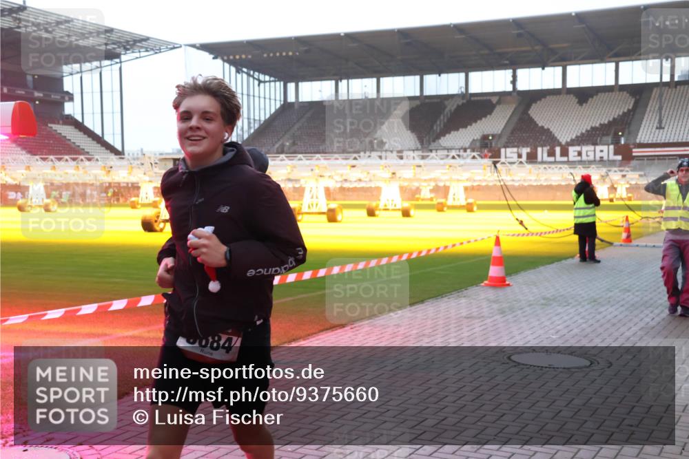 07.12.2025 - St. Pauli X-Mass-Run No. 15 Luisa Fischer http://msf.ph/oto/9375660 07.12.2025 09:53:35 Ziel 0884, 518, 937, 1241, 1874, 3684 meine-sportfotos.de