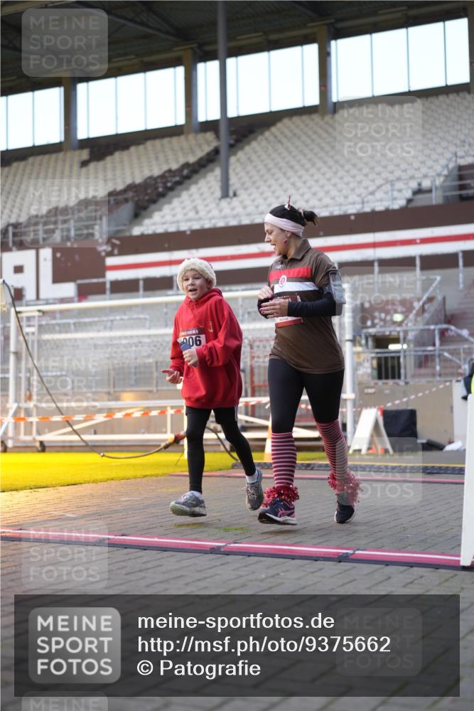 07.12.2025 - St. Pauli X-Mass-Run No. 15 Patografie http://msf.ph/oto/9375662 07.12.2025 10:03:54 Ziel 399, 626, 628, 709, 1027, 1028, 1307, 1394, 1425, 1906, 2110, 2112, 3198, 3337, 3340, 3359, 3519, 4151 meine-sportfotos.de