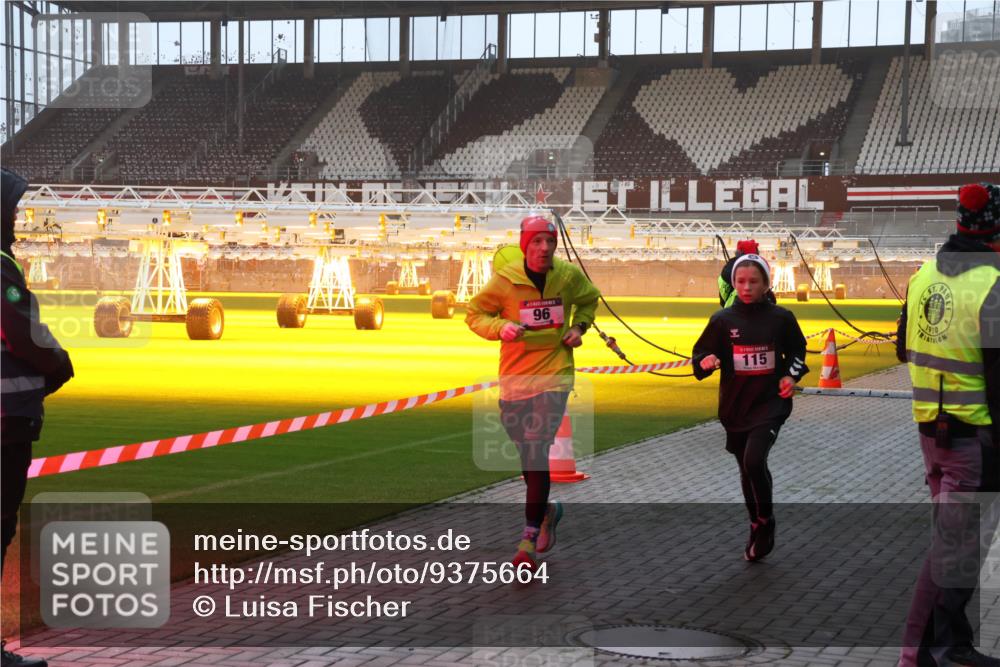 07.12.2025 - St. Pauli X-Mass-Run No. 15 Luisa Fischer http://msf.ph/oto/9375664 07.12.2025 09:53:53 Ziel 96, 115, 910, 96, 115, 518, 937, 1874, 3684, 4050 meine-sportfotos.de