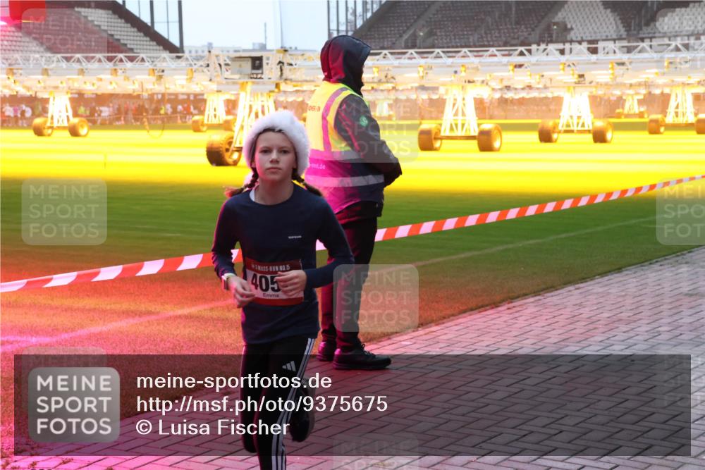 07.12.2025 - St. Pauli X-Mass-Run No. 15 Luisa Fischer http://msf.ph/oto/9375675 07.12.2025 09:54:02 Ziel 5, 405, 96, 115, 518, 1598, 3684, 4050, 4061, 4062 meine-sportfotos.de