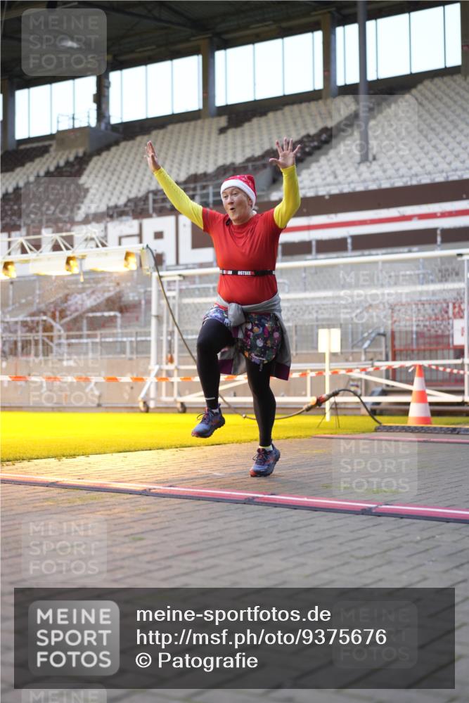 07.12.2025 - St. Pauli X-Mass-Run No. 15 Patografie http://msf.ph/oto/9375676 07.12.2025 10:04:05 Ziel 626, 628, 709, 1027, 1028, 1906, 2110, 2112, 2454, 3198, 3340, 3359 meine-sportfotos.de