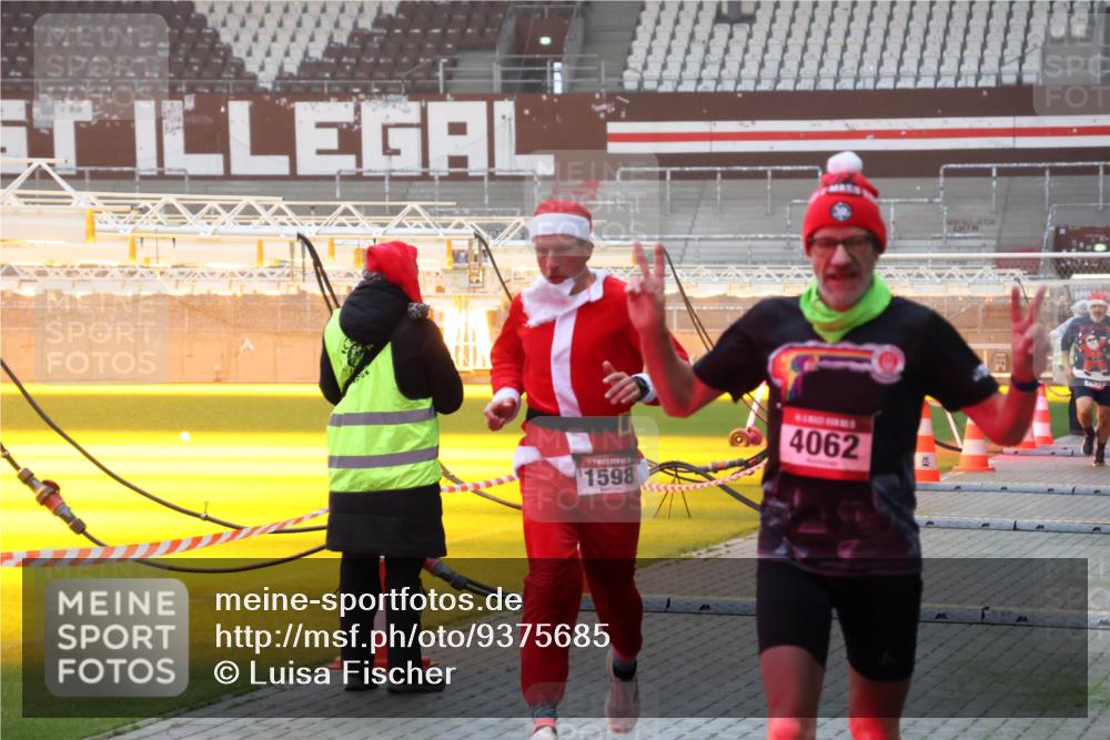 07.12.2025 - St. Pauli X-Mass-Run No. 15 Luisa Fischer http://msf.ph/oto/9375685 07.12.2025 09:54:07 Ziel 1598, 4062, 96, 115, 1598, 2651, 3684, 4050, 4061, 4062 meine-sportfotos.de