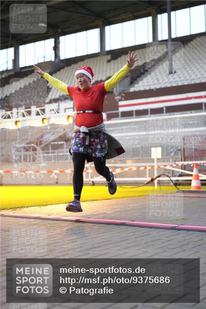 07.12.2025 - St. Pauli X-Mass-Run No. 15 Patografie http://msf.ph/oto/9375686 07.12.2025 10:04:05 Ziel 626, 628, 709, 1027, 1028, 1906, 2110, 2112, 2454, 3198, 3340, 3359 meine-sportfotos.de