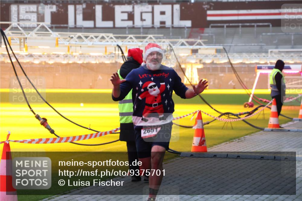 07.12.2025 - St. Pauli X-Mass-Run No. 15 Luisa Fischer http://msf.ph/oto/9375701 07.12.2025 09:54:17 Ziel 0, 2651, 96, 115, 1598, 2651, 4050, 4061, 4062 meine-sportfotos.de