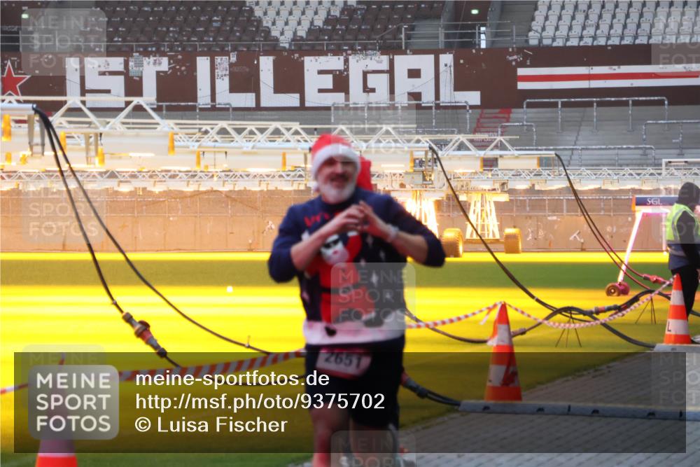 07.12.2025 - St. Pauli X-Mass-Run No. 15 Luisa Fischer http://msf.ph/oto/9375702 07.12.2025 09:54:18 Ziel 15, 2651, 96, 115, 1598, 2651, 4050, 4061, 4062 meine-sportfotos.de