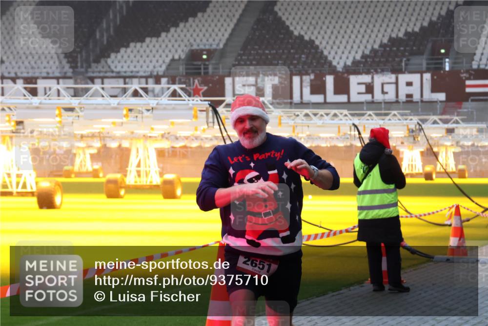 07.12.2025 - St. Pauli X-Mass-Run No. 15 Luisa Fischer http://msf.ph/oto/9375710 07.12.2025 09:54:19 Ziel 2651, 96, 115, 1598, 2651, 4050, 4061, 4062 meine-sportfotos.de