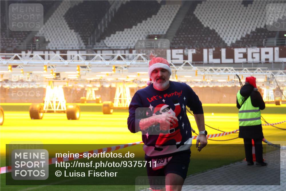 07.12.2025 - St. Pauli X-Mass-Run No. 15 Luisa Fischer http://msf.ph/oto/9375711 07.12.2025 09:54:19 Ziel 2651, 96, 115, 1598, 2651, 4050, 4061, 4062 meine-sportfotos.de