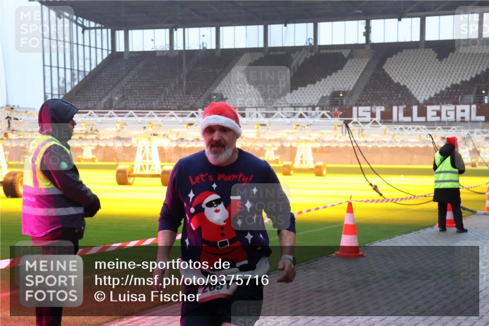 07.12.2025 - St. Pauli X-Mass-Run No. 15 Luisa Fischer http://msf.ph/oto/9375716 07.12.2025 09:54:20 Ziel 2057, 96, 115, 1598, 2651, 2900, 3338, 4050, 4061, 4062 meine-sportfotos.de
