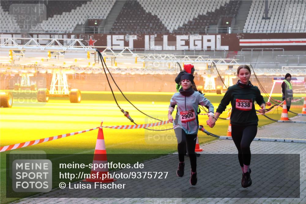 07.12.2025 - St. Pauli X-Mass-Run No. 15 Luisa Fischer http://msf.ph/oto/9375727 07.12.2025 09:54:26 Ziel 2900, 5, 3338, 96, 115, 1375, 1598, 2651, 2900, 3338, 4050, 4061, 4062 meine-sportfotos.de