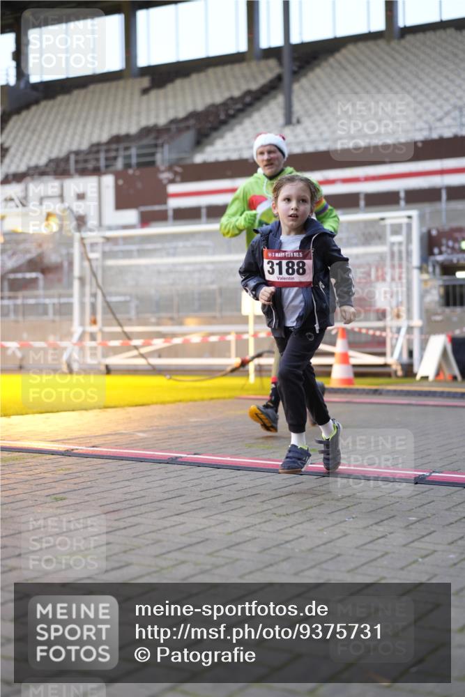 07.12.2025 - St. Pauli X-Mass-Run No. 15 Patografie http://msf.ph/oto/9375731 07.12.2025 10:04:15 Ziel 113, 1291, 1302, 1712, 1738, 2454, 3188, 4673 meine-sportfotos.de