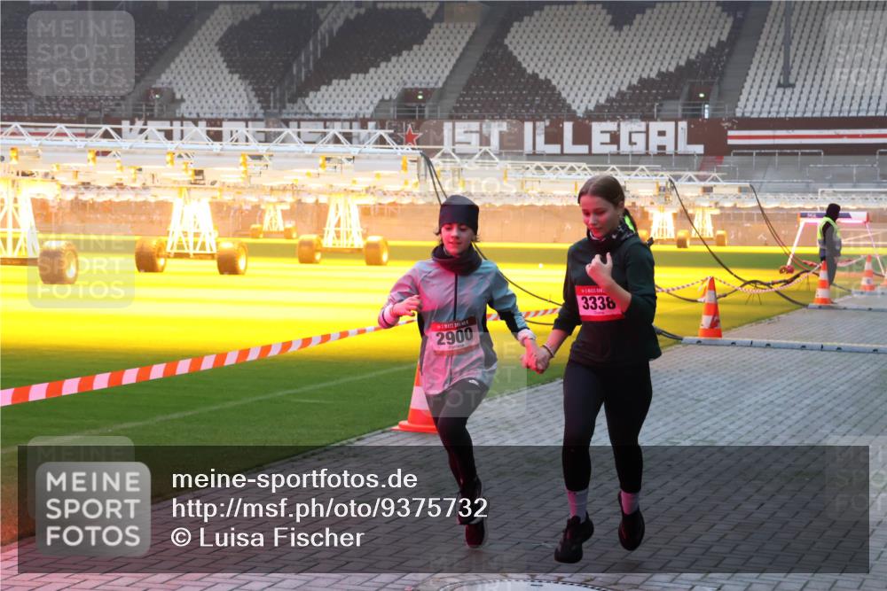 07.12.2025 - St. Pauli X-Mass-Run No. 15 Luisa Fischer http://msf.ph/oto/9375732 07.12.2025 09:54:27 Ziel 2900, 3338, 96, 115, 1375, 1598, 2651, 2900, 3338, 4050, 4061, 4062 meine-sportfotos.de