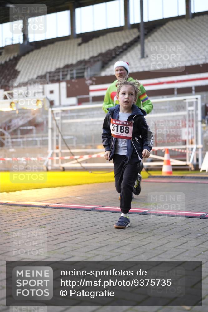 07.12.2025 - St. Pauli X-Mass-Run No. 15 Patografie http://msf.ph/oto/9375735 07.12.2025 10:04:15 Ziel 113, 1291, 1302, 1712, 1738, 2454, 3188, 4673 meine-sportfotos.de
