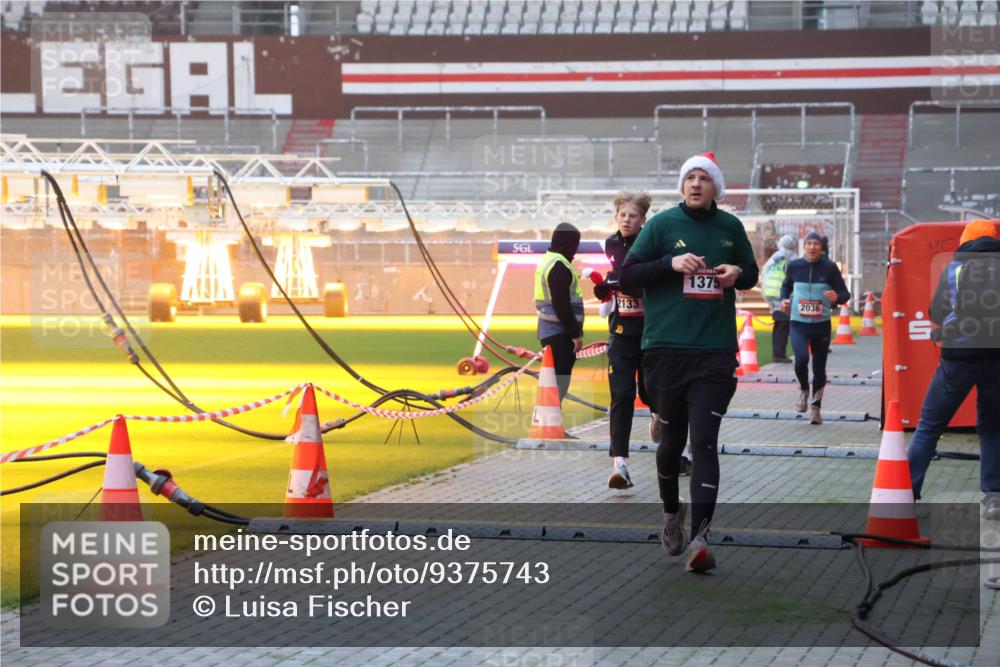 07.12.2025 - St. Pauli X-Mass-Run No. 15 Luisa Fischer http://msf.ph/oto/9375743 07.12.2025 09:54:38 Ziel 2133, 1375, 2036, 1375, 1598, 2036, 2133, 2209, 2651, 2900, 3310, 3338, 4050, 4061, 4062 meine-sportfotos.de