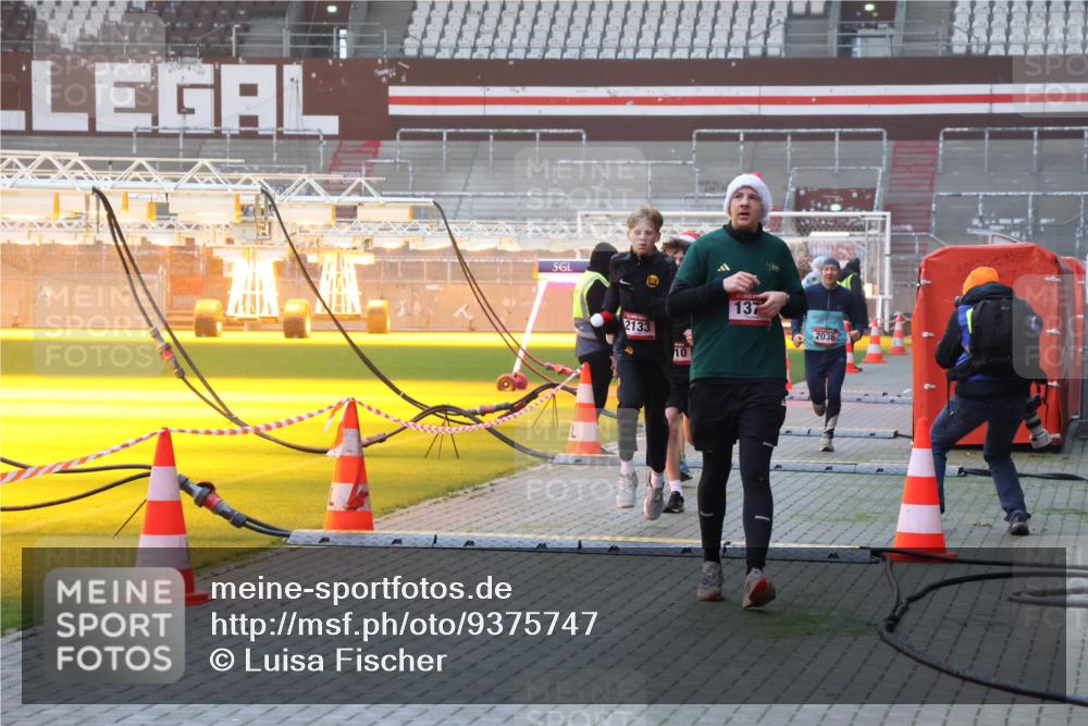 07.12.2025 - St. Pauli X-Mass-Run No. 15 Luisa Fischer http://msf.ph/oto/9375747 07.12.2025 09:54:39 Ziel 2133, 10, 137, 2036, 1375, 1598, 2036, 2133, 2209, 2651, 2900, 3310, 3338, 4061, 4062 meine-sportfotos.de