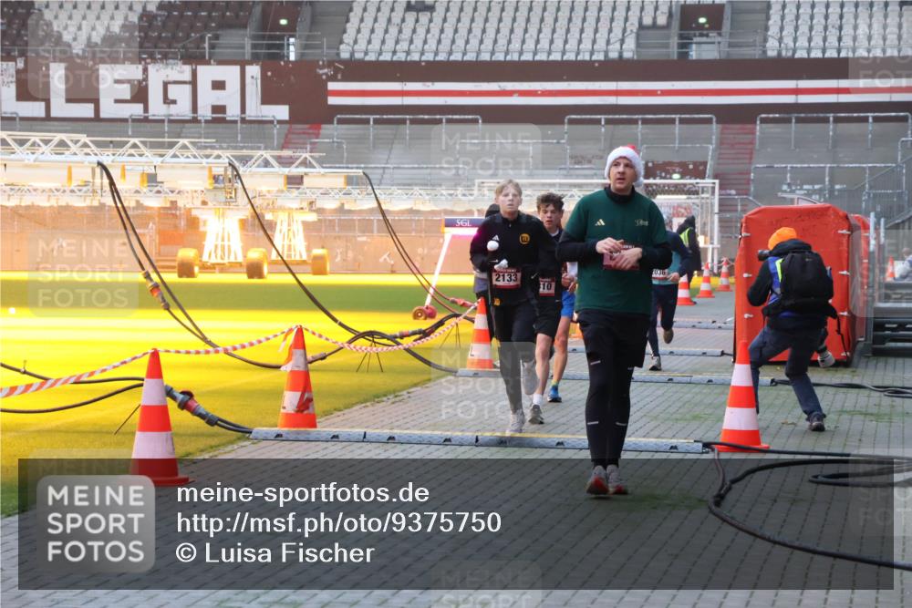07.12.2025 - St. Pauli X-Mass-Run No. 15 Luisa Fischer http://msf.ph/oto/9375750 07.12.2025 09:54:39 Ziel 2133, 10, 2036, 1375, 1598, 2036, 2133, 2209, 2651, 2900, 3310, 3338, 4061, 4062 meine-sportfotos.de