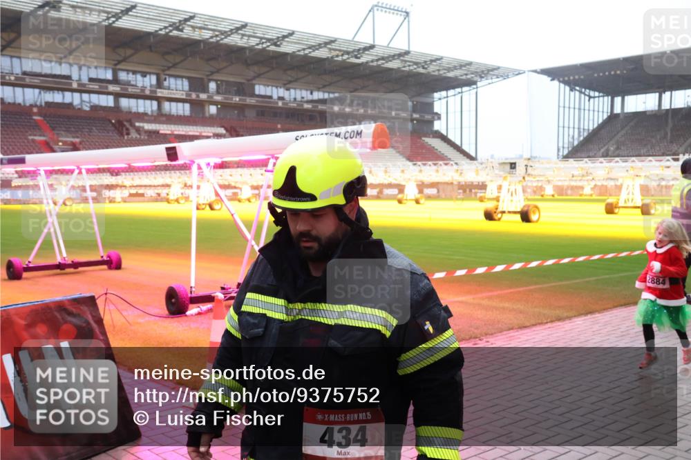 07.12.2025 - St. Pauli X-Mass-Run No. 15 Luisa Fischer http://msf.ph/oto/9375752 07.12.2025 11:06:03 Ziel 15, 434, 2884, 199, 200, 298, 300, 434, 659, 831, 924, 925, 927, 929, 932, 973, 1046, 1049, 1092, 1196, 1208, 1311, 1428, 1432, 1492, 1600, 1608, 1630, 1840, 1841, 2006, 2254, 2884, 3272, 3278 meine-sportfotos.de