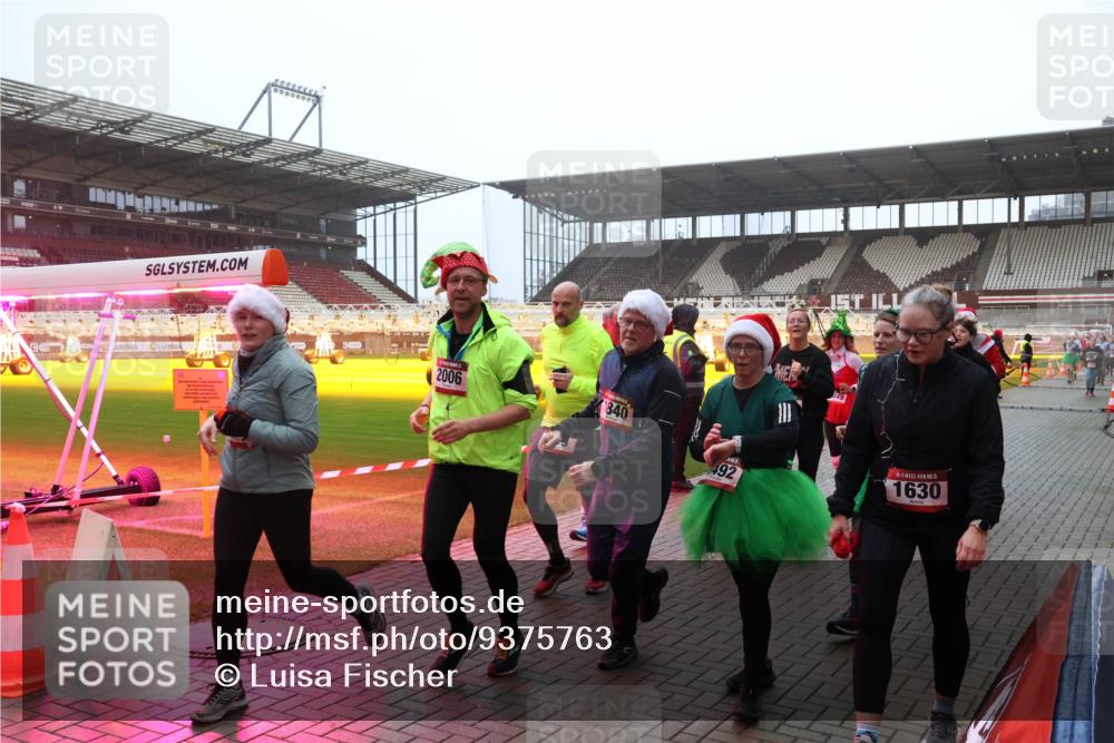 07.12.2025 - St. Pauli X-Mass-Run No. 15 Luisa Fischer http://msf.ph/oto/9375763 07.12.2025 11:06:05 Ziel 2006, 1840, 92, 1630, 199, 298, 300, 434, 659, 831, 924, 925, 927, 929, 932, 973, 1046, 1049, 1092, 1196, 1208, 1311, 1428, 1432, 1492, 1600, 1608, 1630, 1840, 1841, 2006, 2254, 2884, 3272, 3278 meine-sportfotos.de
