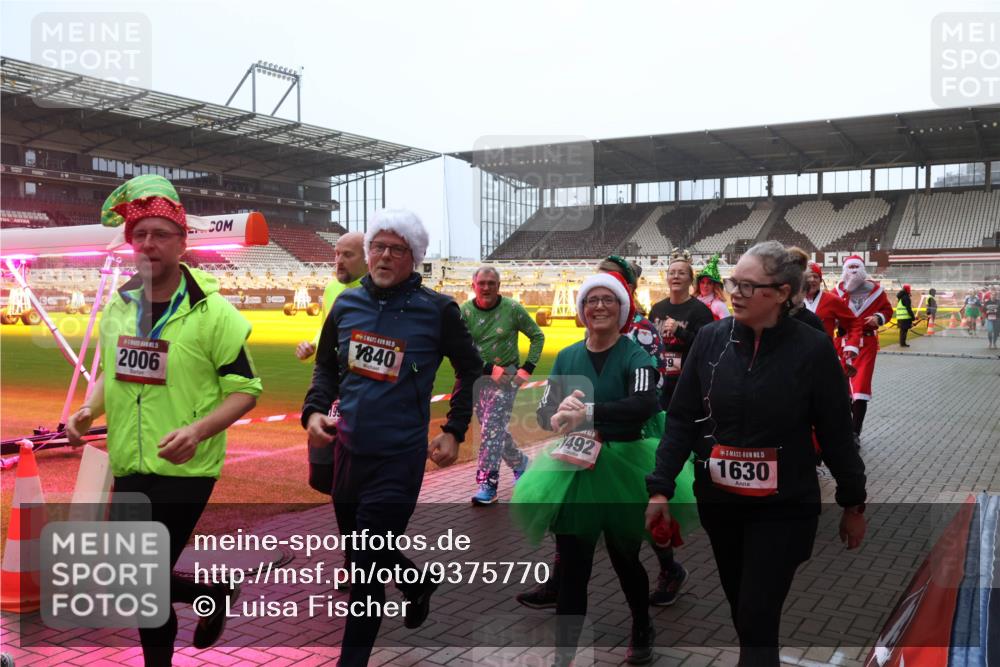 07.12.2025 - St. Pauli X-Mass-Run No. 15 Luisa Fischer http://msf.ph/oto/9375770 07.12.2025 11:06:06 Ziel 2006, 1, 5, 1840, 9, 492, 15, 1630, 92, 199, 298, 300, 434, 659, 831, 924, 925, 927, 929, 932, 973, 1025, 1046, 1049, 1092, 1196, 1208, 1311, 1428, 1432, 1492, 1600, 1608, 1630, 1840, 1841, 2006, 2254, 2884, 3272, 3278 meine-sportfotos.de