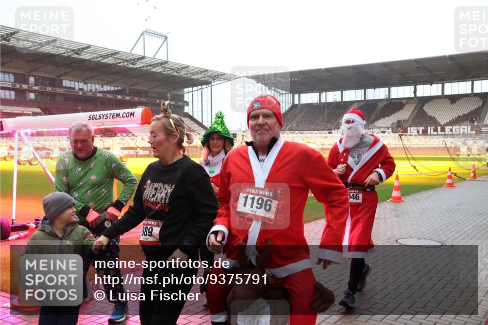 07.12.2025 - St. Pauli X-Mass-Run No. 15 Luisa Fischer http://msf.ph/oto/9375791 07.12.2025 11:06:08 Ziel 15, 1196, 5, 889, 046, 92, 199, 298, 300, 434, 659, 693, 831, 924, 925, 927, 929, 932, 973, 1024, 1025, 1046, 1049, 1092, 1196, 1208, 1311, 1428, 1432, 1492, 1600, 1608, 1630, 1648, 1840, 1841, 2006, 2254, 2884, 3272, 3278 meine-sportfotos.de