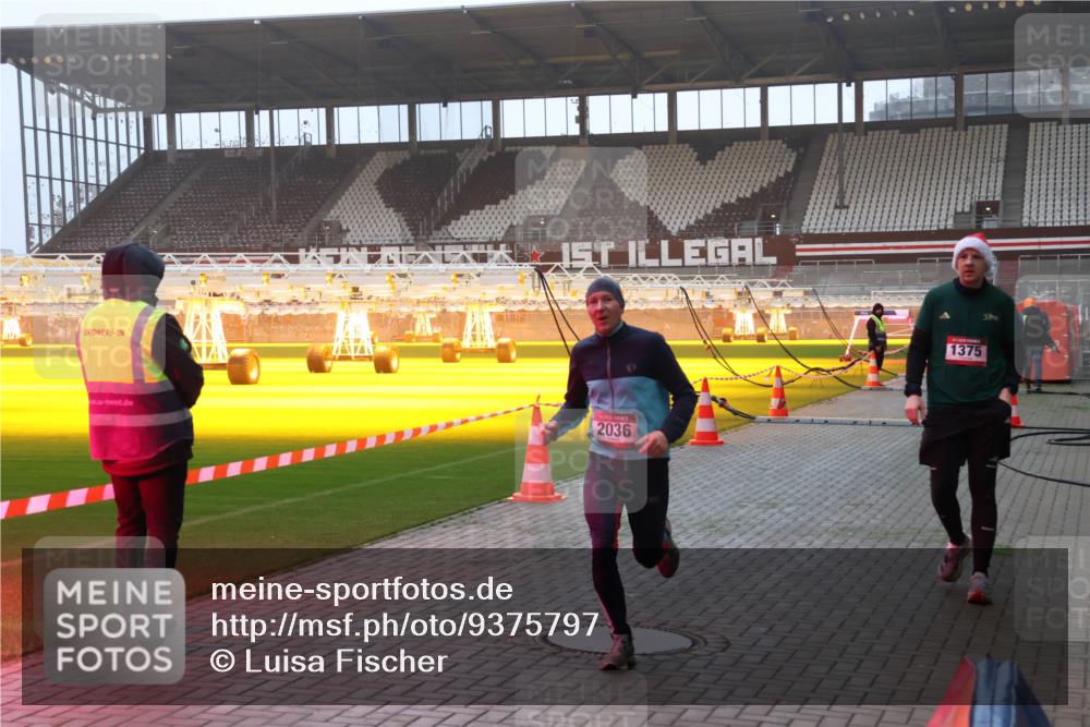 07.12.2025 - St. Pauli X-Mass-Run No. 15 Luisa Fischer http://msf.ph/oto/9375797 07.12.2025 09:54:48 Ziel 2036, 1375, 1375, 1598, 2036, 2133, 2209, 2651, 2900, 3310, 3338 meine-sportfotos.de