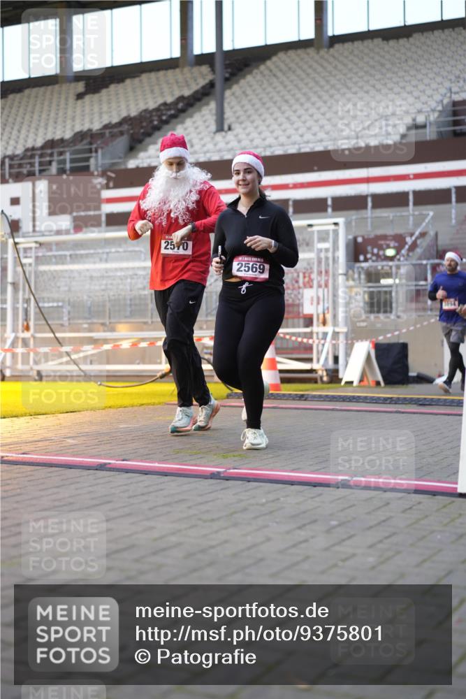 07.12.2025 - St. Pauli X-Mass-Run No. 15 Patografie http://msf.ph/oto/9375801 07.12.2025 10:04:29 Ziel 713, 1291, 1522, 1701, 1871, 2569, 2570, 3188, 3477, 3894, 3911, 4673 meine-sportfotos.de