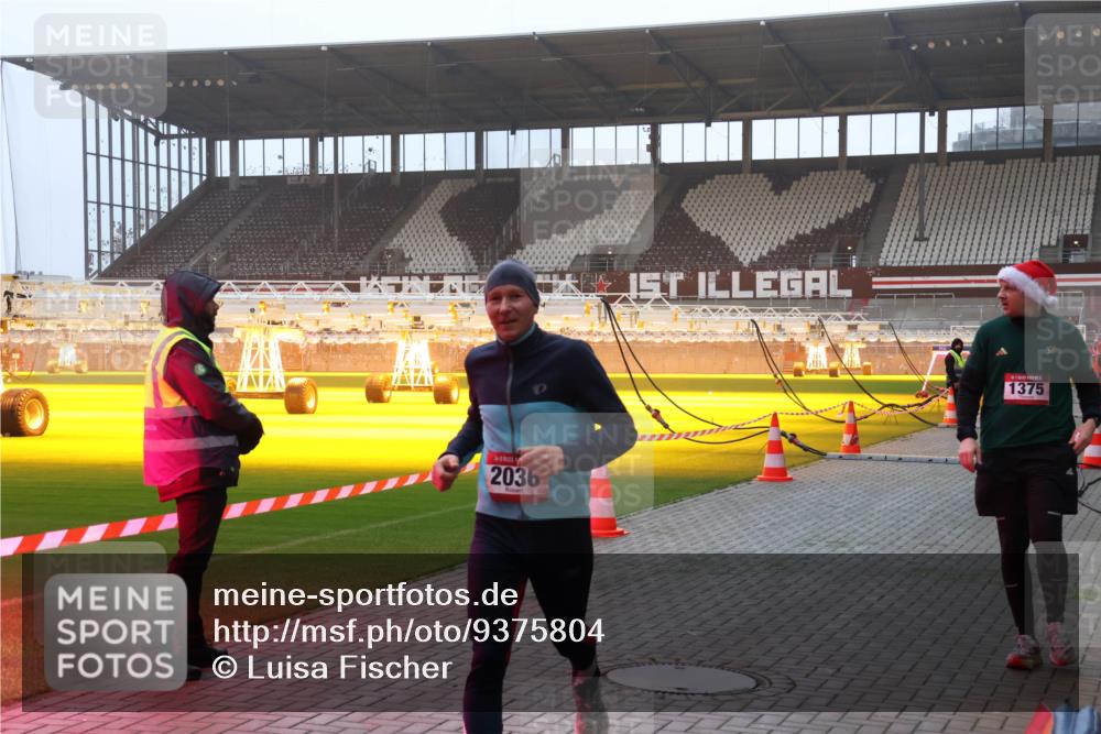 07.12.2025 - St. Pauli X-Mass-Run No. 15 Luisa Fischer http://msf.ph/oto/9375804 07.12.2025 09:54:48 Ziel 2036, 1375, 1375, 1598, 2036, 2133, 2209, 2651, 2900, 3310, 3338 meine-sportfotos.de