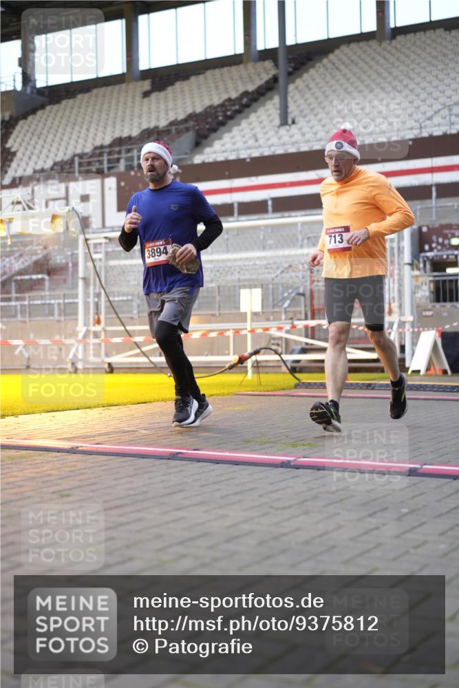 07.12.2025 - St. Pauli X-Mass-Run No. 15 Patografie http://msf.ph/oto/9375812 07.12.2025 10:04:32 Ziel 713, 1522, 1701, 1871, 2569, 2570, 3477, 3894, 3911, 4673 meine-sportfotos.de