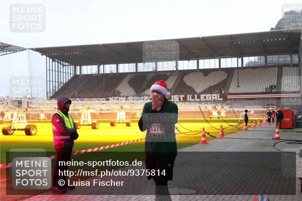07.12.2025 - St. Pauli X-Mass-Run No. 15 Luisa Fischer http://msf.ph/oto/9375814 07.12.2025 09:54:52 Ziel 1375, 1375, 1655, 1722, 2036, 2133, 2209, 2651, 2703, 2900, 3310, 3338 meine-sportfotos.de