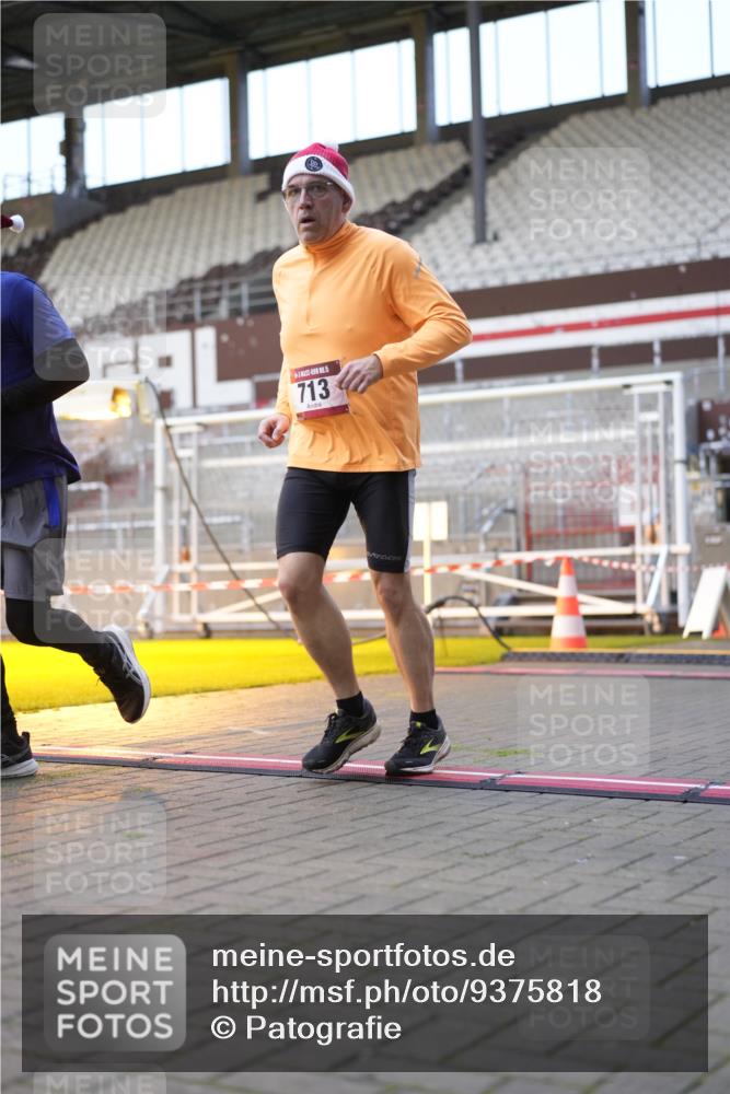 07.12.2025 - St. Pauli X-Mass-Run No. 15 Patografie http://msf.ph/oto/9375818 07.12.2025 10:04:32 Ziel 713, 1522, 1701, 1871, 2569, 2570, 3477, 3894, 3911, 4673 meine-sportfotos.de