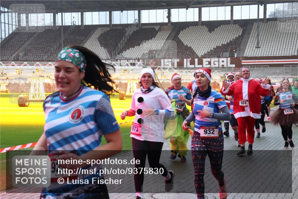 07.12.2025 - St. Pauli X-Mass-Run No. 15 Luisa Fischer http://msf.ph/oto/9375830 07.12.2025 11:06:18 Ziel 92, 973, 1428, 15, 932, 924, 1432, 92, 199, 298, 300, 402, 403, 556, 659, 693, 831, 854, 858, 878, 920, 924, 925, 927, 929, 932, 944, 973, 1024, 1025, 1046, 1049, 1092, 1196, 1208, 1223, 1229, 1287, 1311, 1428, 1429, 1430, 1432, 1608, 1648, 1840, 1841, 2006, 2243, 2245, 2254, 2884, 3272, 3278, 4579, 4581, 4583, 4585, 4587 meine-sportfotos.de