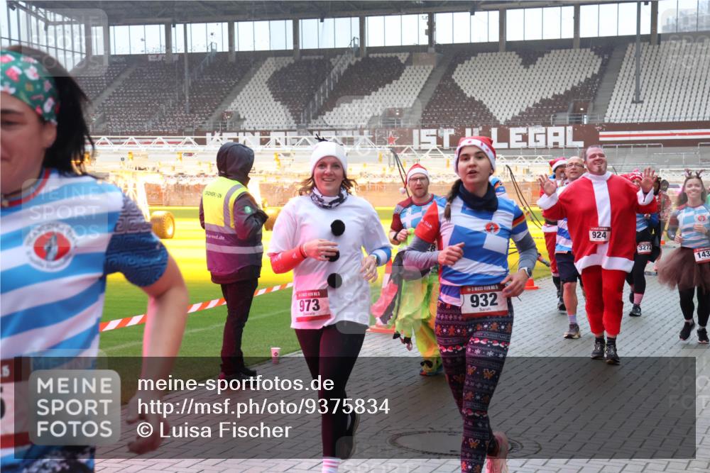 07.12.2025 - St. Pauli X-Mass-Run No. 15 Luisa Fischer http://msf.ph/oto/9375834 07.12.2025 11:06:18 Ziel 5, 190, 973, 932, 924, 3272, 143, 92, 199, 298, 300, 402, 403, 556, 659, 693, 831, 854, 858, 878, 920, 924, 925, 927, 929, 932, 944, 973, 1024, 1025, 1046, 1049, 1092, 1196, 1208, 1223, 1229, 1287, 1311, 1428, 1429, 1430, 1432, 1608, 1648, 1840, 1841, 2006, 2243, 2245, 2254, 2884, 3272, 3278, 4579, 4581, 4583, 4585, 4587 meine-sportfotos.de