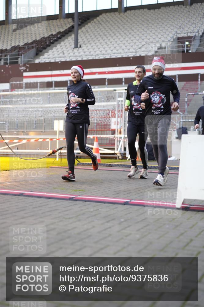 07.12.2025 - St. Pauli X-Mass-Run No. 15 Patografie http://msf.ph/oto/9375836 07.12.2025 10:04:36 Ziel 713, 1522, 1701, 1871, 2569, 2570, 3477, 3894, 3911, 4080, 4553, 4557 meine-sportfotos.de