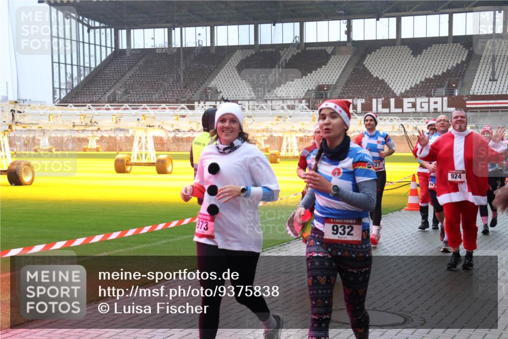 07.12.2025 - St. Pauli X-Mass-Run No. 15 Luisa Fischer http://msf.ph/oto/9375838 07.12.2025 11:06:19 Ziel 973, 5, 932, 27, 929, 924, 92, 199, 298, 300, 402, 403, 556, 659, 693, 831, 854, 858, 878, 920, 924, 925, 927, 929, 932, 944, 973, 1024, 1025, 1046, 1049, 1092, 1196, 1208, 1223, 1229, 1287, 1311, 1428, 1429, 1430, 1432, 1608, 1648, 1840, 1841, 2006, 2243, 2245, 2254, 2884, 3272, 3278, 4579, 4581, 4583, 4585, 4587 meine-sportfotos.de