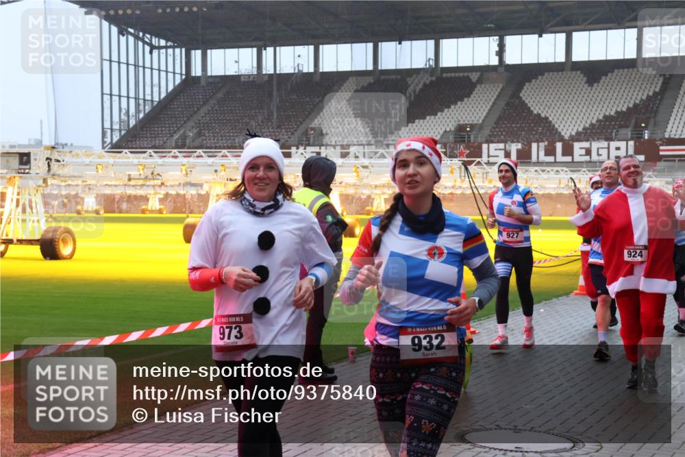 07.12.2025 - St. Pauli X-Mass-Run No. 15 Luisa Fischer http://msf.ph/oto/9375840 07.12.2025 11:06:19 Ziel 15, 973, 932, 927, 924, 92, 199, 298, 300, 402, 403, 556, 659, 693, 831, 854, 858, 878, 920, 924, 925, 927, 929, 932, 944, 973, 1024, 1025, 1046, 1049, 1092, 1196, 1208, 1223, 1229, 1287, 1311, 1428, 1429, 1430, 1432, 1608, 1648, 1840, 1841, 2006, 2243, 2245, 2254, 2884, 3272, 3278, 4579, 4581, 4583, 4585, 4587 meine-sportfotos.de