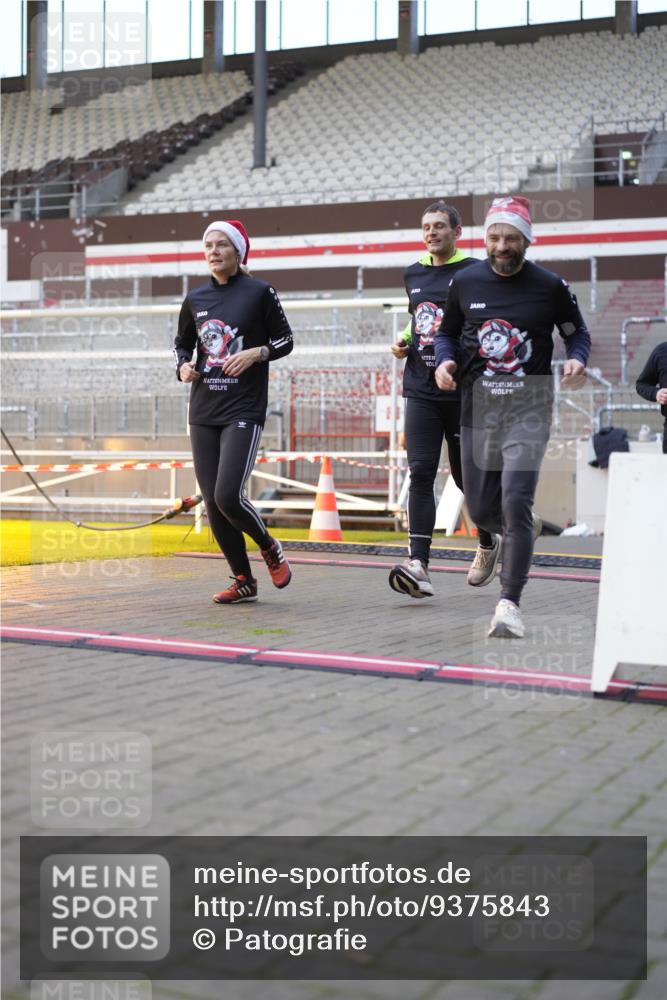 07.12.2025 - St. Pauli X-Mass-Run No. 15 Patografie http://msf.ph/oto/9375843 07.12.2025 10:04:36 Ziel 713, 1522, 1701, 1871, 2569, 2570, 3477, 3894, 3911, 4080, 4553, 4557 meine-sportfotos.de