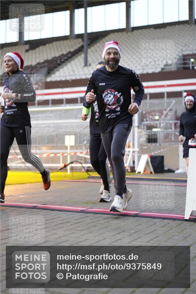07.12.2025 - St. Pauli X-Mass-Run No. 15 Patografie http://msf.ph/oto/9375849 07.12.2025 10:04:37 Ziel 713, 1522, 1701, 1871, 2569, 2570, 3477, 3894, 3911, 4080, 4553, 4557 meine-sportfotos.de