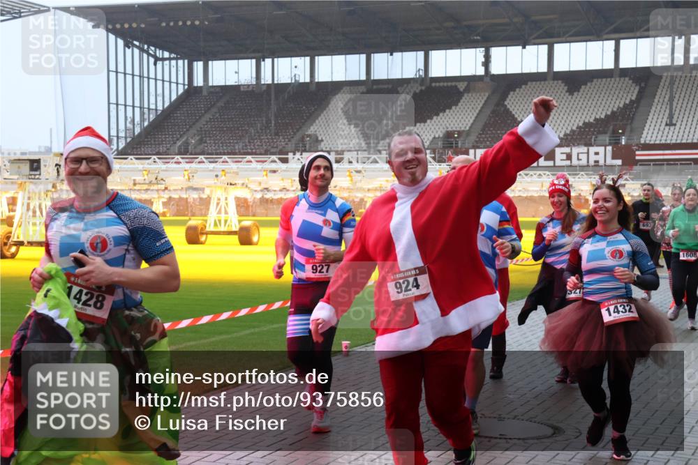07.12.2025 - St. Pauli X-Mass-Run No. 15 Luisa Fischer http://msf.ph/oto/9375856 07.12.2025 11:06:21 Ziel 1428, 927, 5, 924, 327, 1432, 693, 1608, 92, 199, 204, 298, 300, 402, 403, 414, 556, 659, 693, 831, 854, 858, 878, 920, 924, 925, 927, 929, 932, 944, 973, 1024, 1025, 1046, 1049, 1092, 1196, 1208, 1223, 1229, 1287, 1428, 1429, 1430, 1432, 1608, 1648, 1840, 1841, 2006, 2243, 2245, 2254, 2884, 3272, 3278, 4579, 4581, 4583, 4585, 4587 meine-sportfotos.de