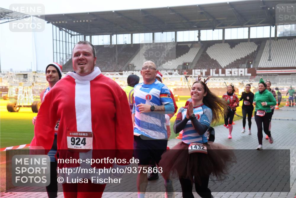 07.12.2025 - St. Pauli X-Mass-Run No. 15 Luisa Fischer http://msf.ph/oto/9375863 07.12.2025 11:06:22 Ziel 2, 15, 924, 1432, 1608, 92, 199, 204, 298, 300, 402, 403, 414, 556, 659, 693, 831, 854, 858, 878, 920, 924, 925, 927, 929, 932, 944, 973, 1024, 1025, 1046, 1049, 1092, 1196, 1208, 1223, 1229, 1287, 1428, 1429, 1430, 1432, 1608, 1648, 1840, 1841, 2006, 2243, 2245, 2254, 2884, 3272, 3278, 4579, 4581, 4583, 4585, 4587 meine-sportfotos.de