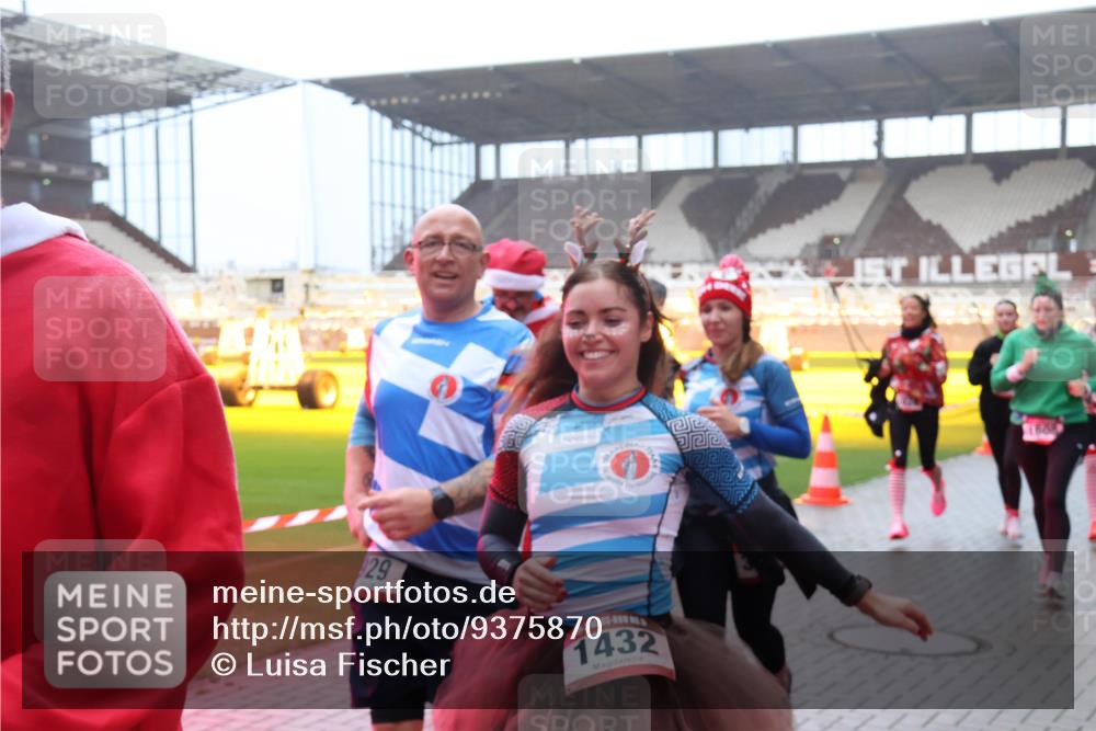 07.12.2025 - St. Pauli X-Mass-Run No. 15 Luisa Fischer http://msf.ph/oto/9375870 07.12.2025 11:06:23 Ziel 29, 1432, 92, 199, 204, 298, 300, 402, 403, 414, 556, 659, 693, 831, 854, 858, 878, 920, 924, 925, 927, 929, 932, 944, 973, 1024, 1025, 1046, 1049, 1092, 1196, 1208, 1223, 1229, 1287, 1403, 1428, 1429, 1430, 1432, 1608, 1648, 1840, 1841, 2006, 2243, 2245, 2254, 2884, 3272, 3278, 4579, 4581, 4583, 4585, 4587 meine-sportfotos.de