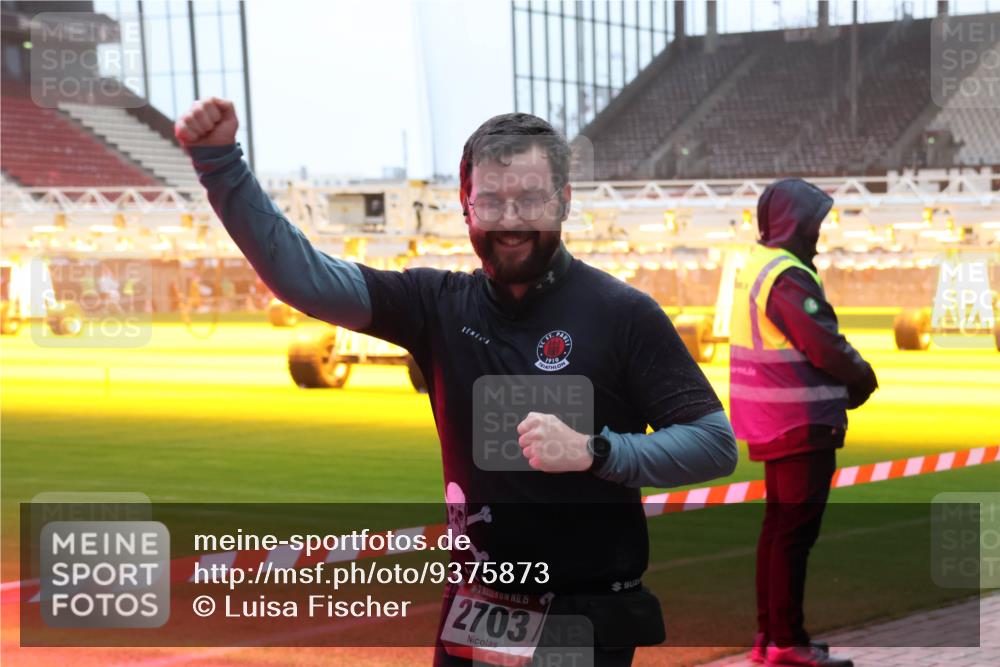 07.12.2025 - St. Pauli X-Mass-Run No. 15 Luisa Fischer http://msf.ph/oto/9375873 07.12.2025 09:55:07 Ziel 1910, 15, 2703, 1375, 1649, 1655, 1722, 2036, 2133, 2209, 2703, 2900, 3310, 3338, 4088 meine-sportfotos.de