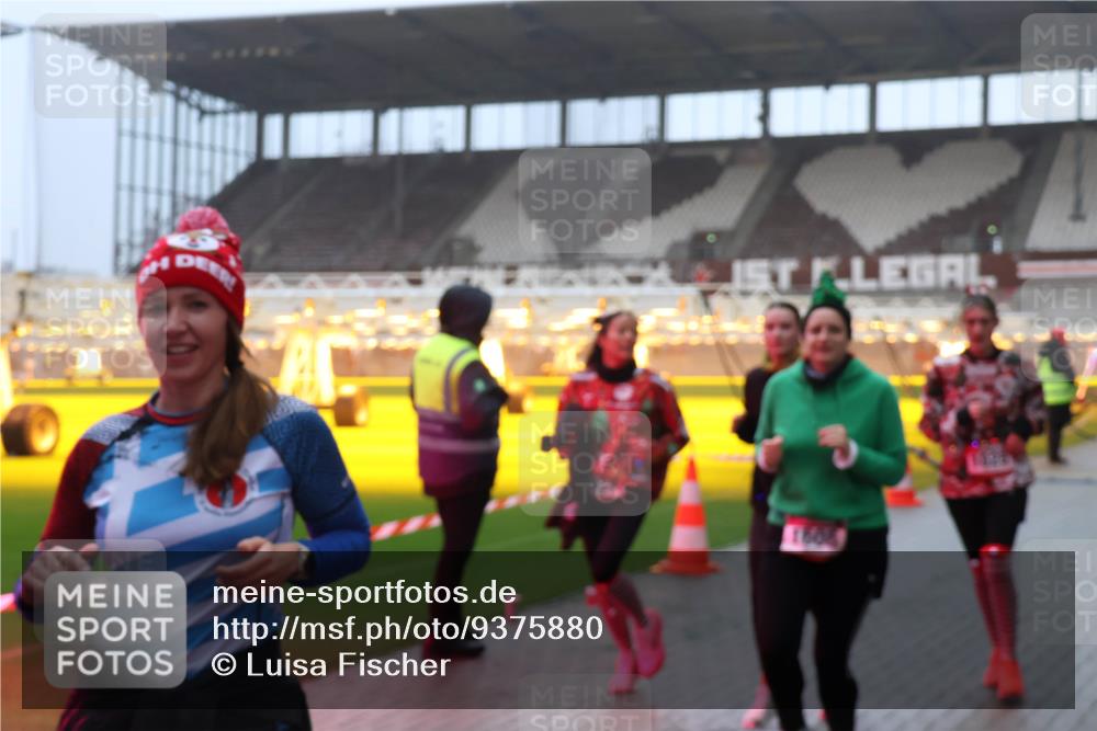 07.12.2025 - St. Pauli X-Mass-Run No. 15 Luisa Fischer http://msf.ph/oto/9375880 07.12.2025 11:06:24 Ziel 1608, 100, 1127, 92, 199, 204, 298, 300, 402, 403, 414, 556, 659, 693, 831, 854, 858, 878, 920, 924, 925, 927, 929, 932, 944, 973, 1024, 1025, 1046, 1049, 1092, 1196, 1208, 1223, 1229, 1287, 1403, 1428, 1429, 1430, 1432, 1608, 1648, 1840, 1841, 2006, 2243, 2245, 2254, 2884, 3272, 3278, 4579, 4581, 4583, 4585, 4587 meine-sportfotos.de