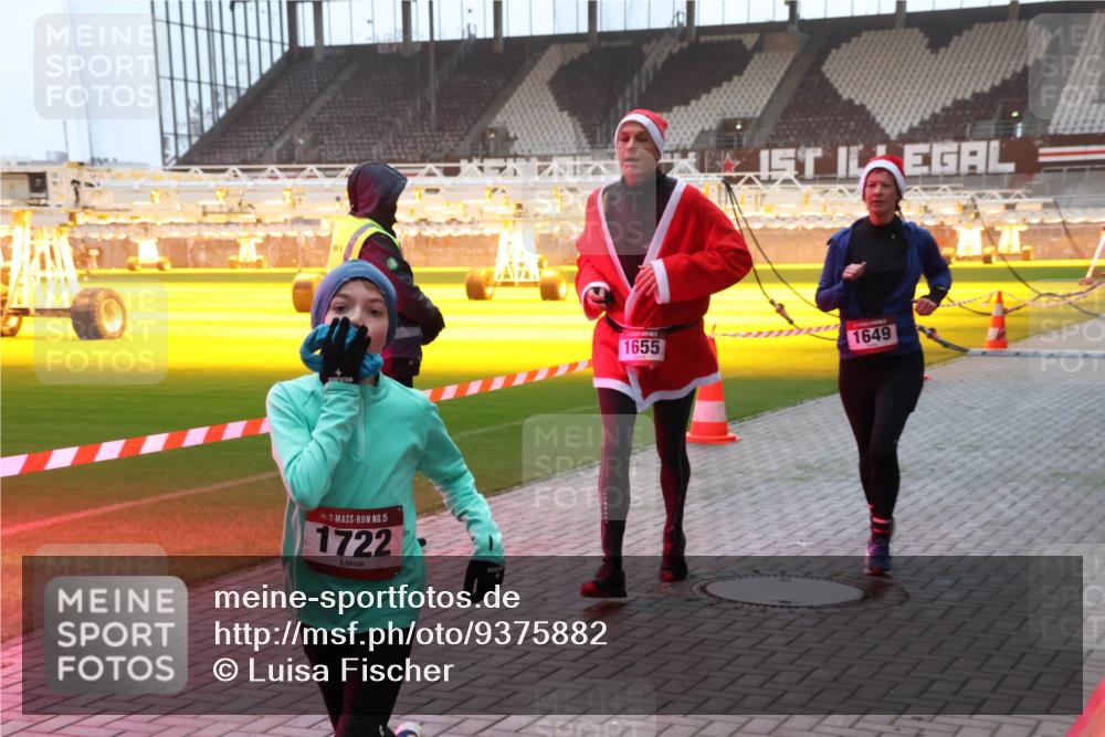 07.12.2025 - St. Pauli X-Mass-Run No. 15 Luisa Fischer http://msf.ph/oto/9375882 07.12.2025 09:55:09 Ziel 15, 1722, 1655, 1649, 1375, 1649, 1655, 1722, 2036, 2133, 2209, 2703, 3310, 4088 meine-sportfotos.de