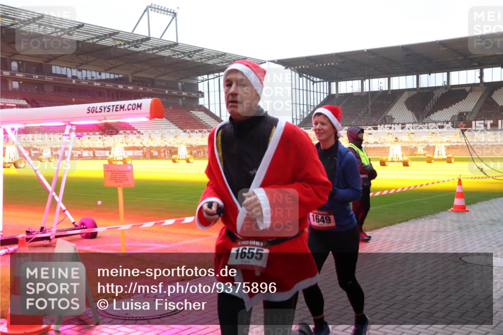 07.12.2025 - St. Pauli X-Mass-Run No. 15 Luisa Fischer http://msf.ph/oto/9375896 07.12.2025 09:55:11 Ziel 1655, 1649, 1375, 1649, 1655, 1722, 2036, 2133, 2209, 2703, 3310, 4088 meine-sportfotos.de